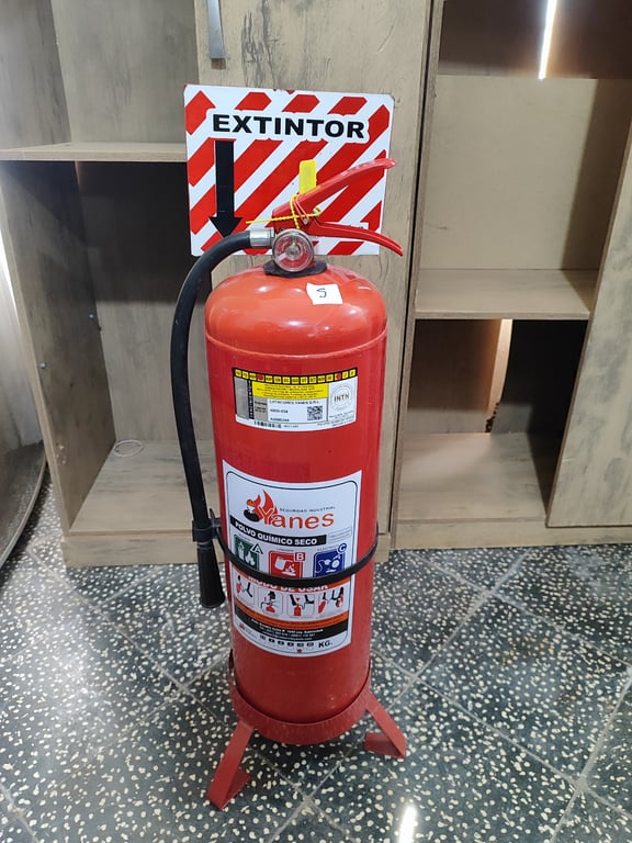 Extintor  (se desconoce el funcionamiento)