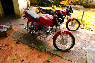 Moto Kenton GTR 150 EKO, motor 4T 150cc, 13HP a 8500rpm, 5 velocidades, frenos tambor delantero y trasero, neumático delantero 2.15x17 y trasero 90/90x18, arranque eléctrico y patada, sistema 12V, consumo 2.0L/100km, tanque 12 litros. O KM. Ubicación: Asunción.