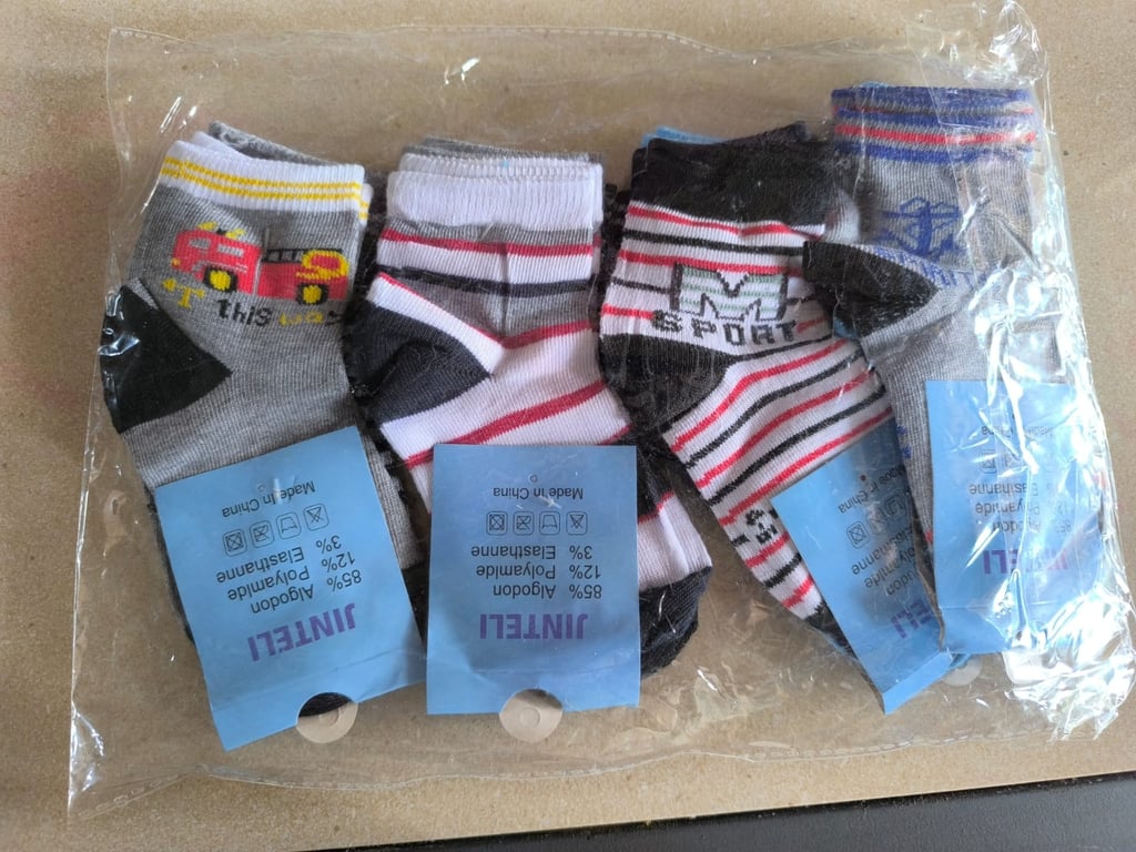 102 pares de medias infantiles nuevos talles surtidos