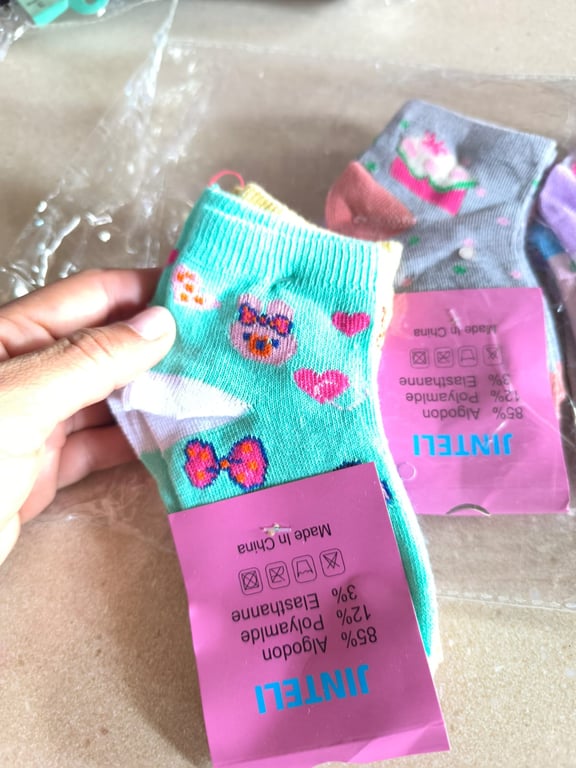 102 pares de medias infantil nuevo talles surtidos