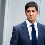 Warsh's Fed Holds Rates Steady as Three Dissenters Push for Quarter-Point Hike
