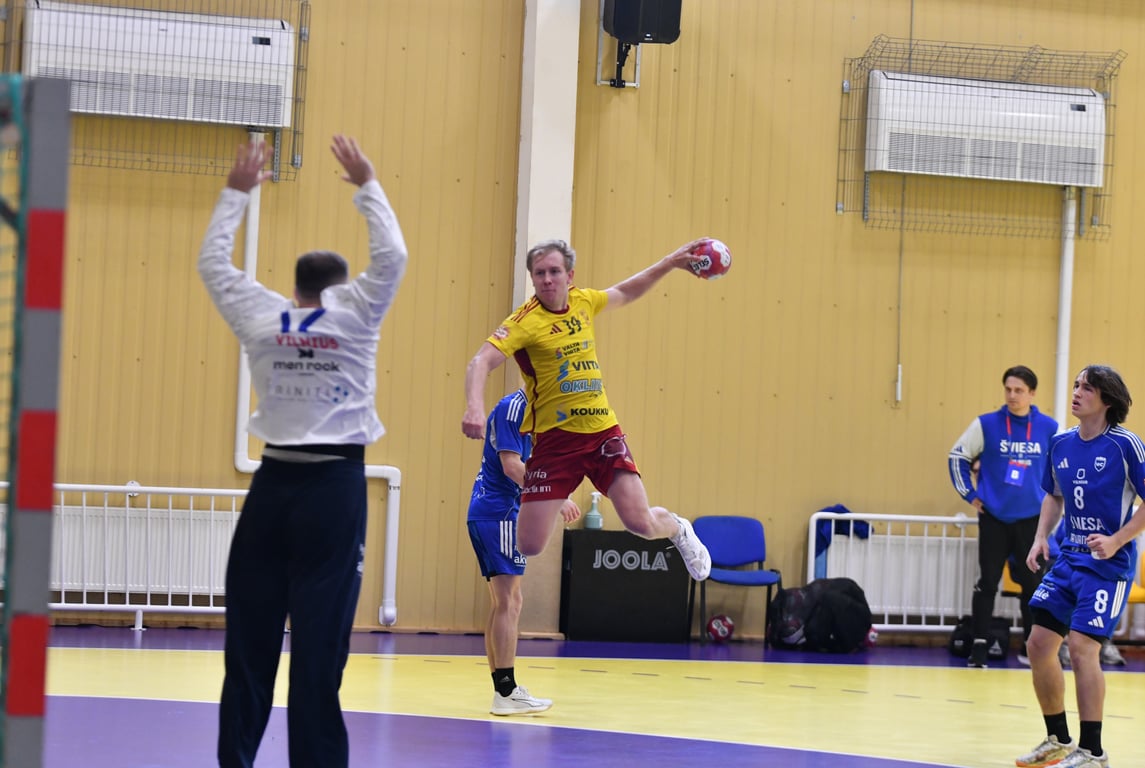 HC Cocks Hold Off Šviesa Comeback to Claim 31–28 Victory