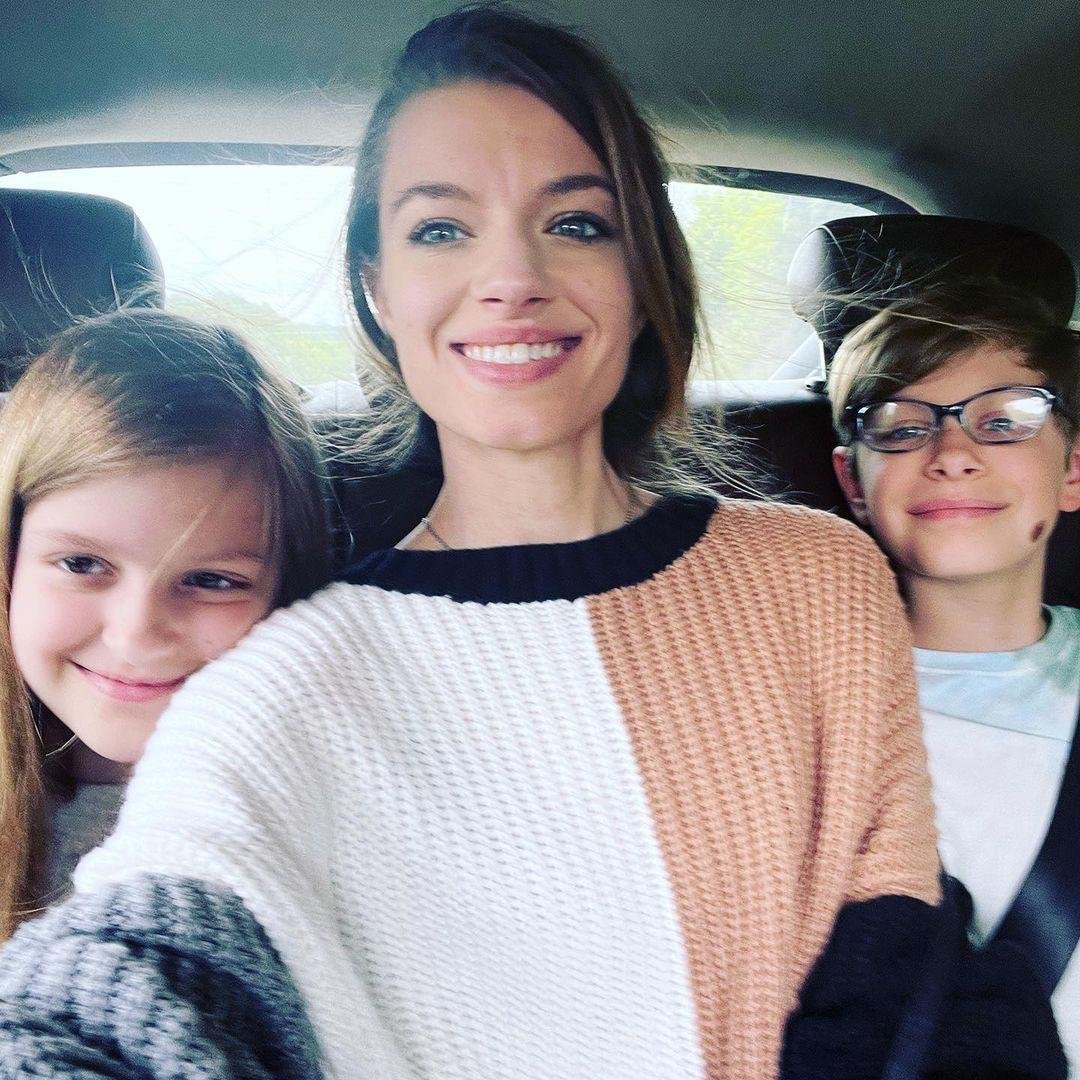 Lakin and her children