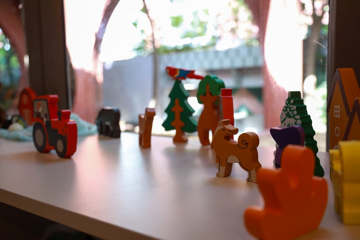 Wooden play figures