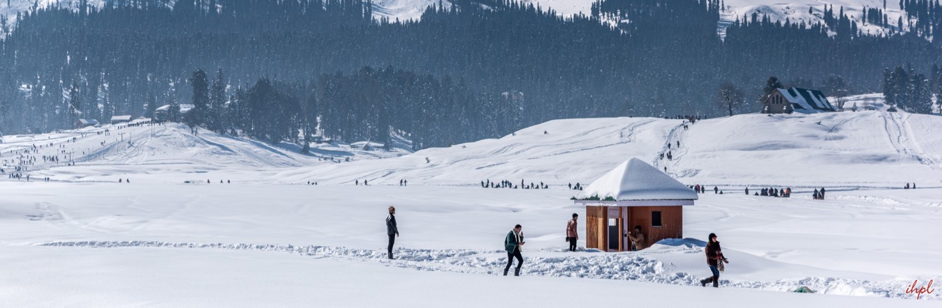Discover Wonderful Kashmir package image showing the scenic Srinagar and Kashmir route