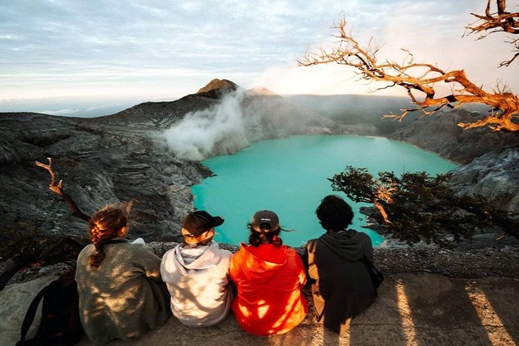 5-Most-Surreal-Volcanoes-to-Climb-If-You-Travel-to-Indonesia|mount-bromo|Mount-Rinjani|Kawah-Ijen|Mount-Merapi|