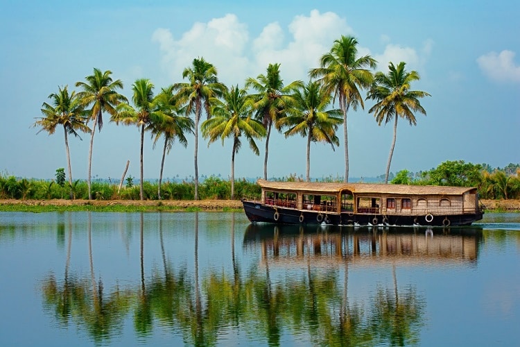 Houseboat Tour in Alleppey: Experience the Best of Kerala Backwaters|Alleppey-backwater-tour-Kerala|Kuttanad-Backwater-kerala||Krishnapuram Palace |||facilities-on-houseboats-in-alleppey