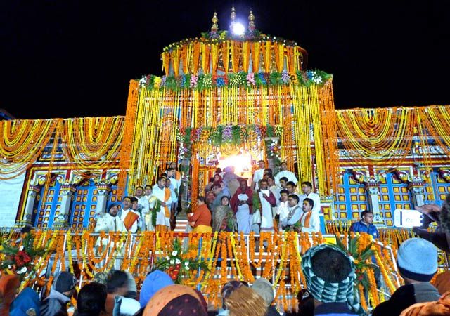 Badrinath Temple|Amarnath cave|Baijnath Temple|Somnath Temple|Gangotri Temple: Char Dham Yatra|Golden Temple|Gomateshwara Temple|Jaganath Puri Temple|Kedarnath Temple|Lord Ayyappan Temple|Meenakashi Amman Temple|Padamnabh Temple|Rameshwaram Temple|Ranakpur Temple|Shani Signapur Temple|Shirdi Sai temple|Sun temple|Tirumala Venkateswara Temple|Vaishno Devi Temple|Yamounotri Temple