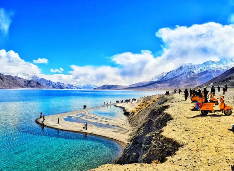 Beaches-vs-Mountains-Which-Suits-Your-Mood|Darjeeling|Ladakh|Munnar|Mussoorie|Nainital|Shimla|Andaman-and-Nicobar-Islands|Goa-Beaches|Kerala-Beaches|Lakshadweep-Beaches