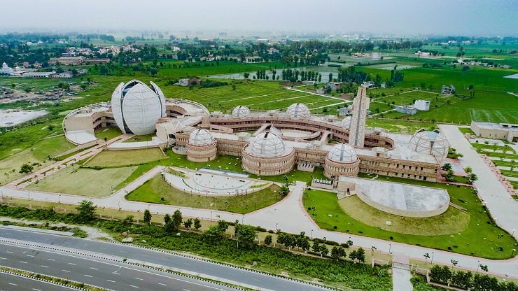 Best Places to Visit in Punjab in April|Open Hand Monument|Jalandhar|Jallianwala-Bagh-Amritsar|Bathinda Fort|Maharaja Ranjit Singh War Museum|Sukhna Lake|state-gurudwara-kapurthala|qila-mubarak-complex-patiala