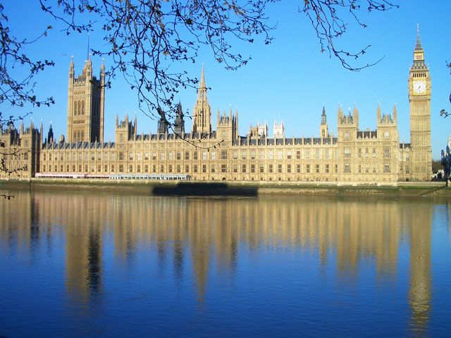Houses of Parliament in London|National Gallery of London|British Museum of London|London Eye|Camden Market in London|Hyde Park of London|London Tower|Shakespeare's Globe|Buckingham Palace in Lundon|Westminster Abbey in London|Victoria and Albert Museum in London|London Bridge|Tate Modern in London|Natural History Museum in London|St. Paul's Cathedral Church in London