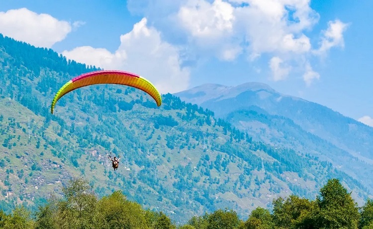 Enjoy the Best Paragliding Experience in Shimla