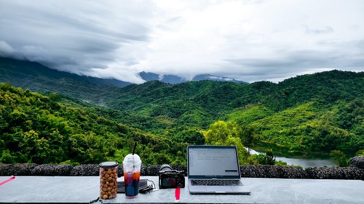 Places to work remotely|Leh|Tirthan Valley|Gokarna|Gangtok|Bengaluru|Manali|Goa|Kasar Devi|Bir|Kochi Places to work remotely