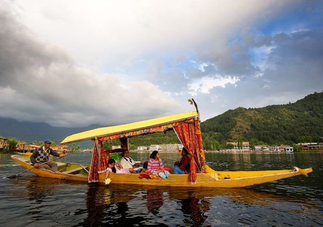 Shikara Ride at Dal Lake|Shikara Ride: Top Things to do in Kashmir|Shikara ride on Dal Lake|Camping in Kashmir|Golfing in Kashmir|Gondola Ride in Gulmarg|Houseboats in Kashmir|Shopping in Kashmir|Kashmiri Cuisines|Mughal Gardens in Kashmir|Pony Ride in Kashmir|River Rafting in Kashmir