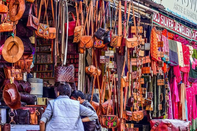 Explore Vibrant Shopping Market|||||||||||||