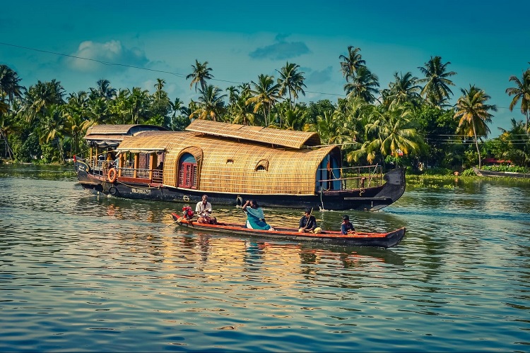 Spend a Night in Houseboat|Meet with an Elephant in Jaipur (Dera Amer)|Ride a Camel in Nubra Valley|Do a Flying Fox in Neemrana|Ski the Himalayas in Auli|Ride a Rail in the Western Ghats|Ride a Tuk Tuk in Delhi|Sleep Under Starlit Sky in Sam Sand Dunes||Answer the Call of the Wild in Bandhavgarh|Ride a Shikara in Srinagar|Attend Evening Aarti in Varanasi|Ride a Gondola in Gulmarg|Watch the Puppet Show in Chokhi Dhani|