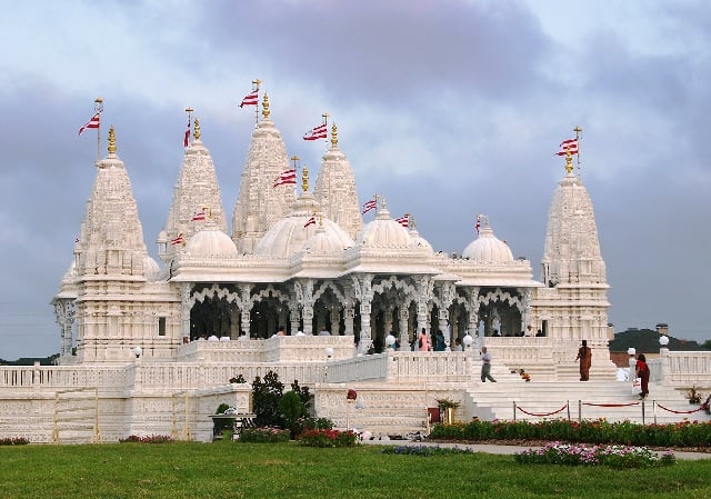 Swami Narayan Temple|Dwarkadhish Temple||nageshwar jyotirlinga|Check Out Dolphins|dwarka beach|Rukmini Temple||Sudama Bridge|Dwarka Lighthouse|Bhadkeshwar Mahadev Temple