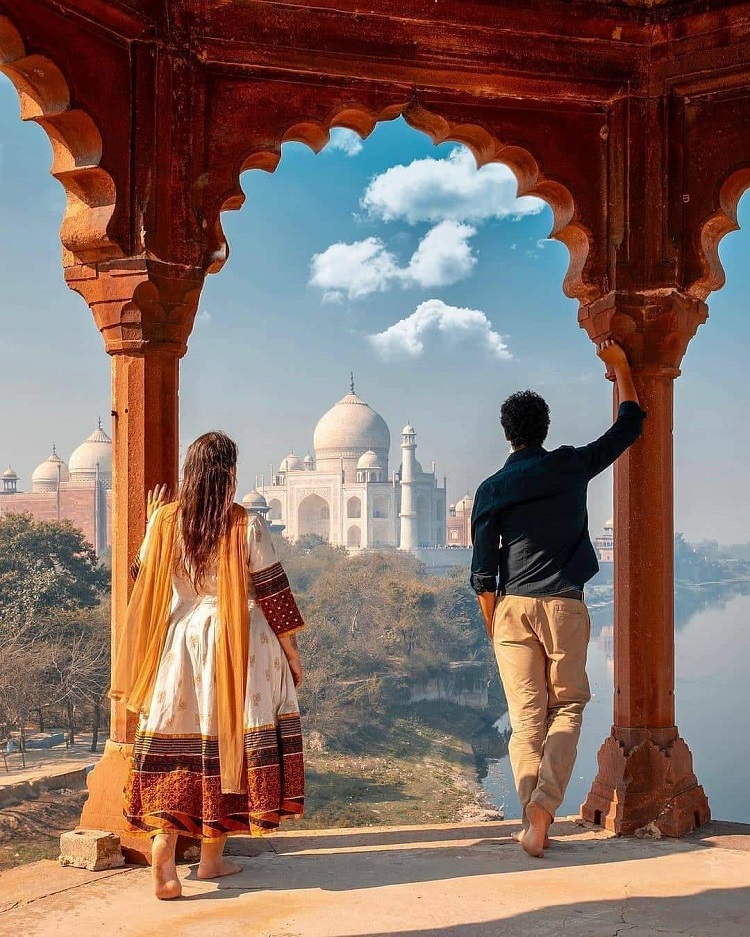 Taj-Mahal-Agra - Honeymoon Places in India in Winter||Munnar