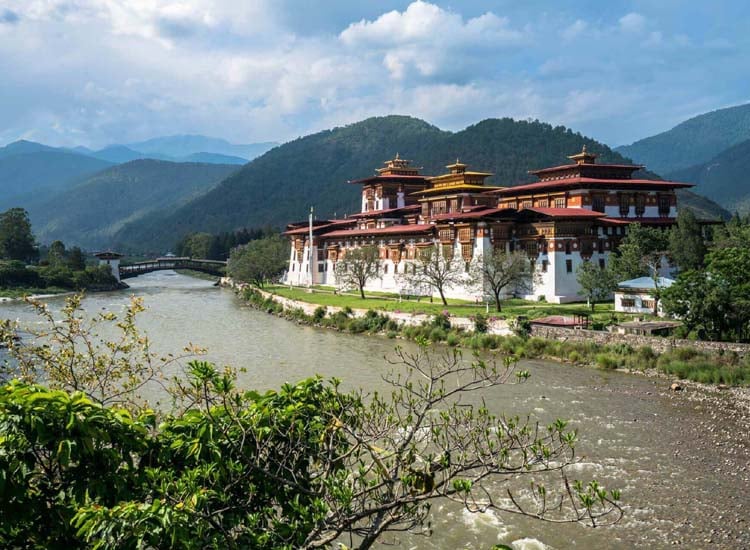 Bhutan family tour|National Museum of Bhutan|Beautiful Budhist Monastery of Thimpu|Chime Lhakhang in Bhutan|Paro Valley in Bhutan|Taktsang Monastery in Bhutan|Punakha Festival of Bhutan|Dochula Pass in Bhutan|Gangtey Monastery of Bhutan|Tashicho Dzong Monastery|Kurje Lakhang in Bhutan|Trongsa Dzong n Bhutan||Centenary Farmers’ Market in Bhutan|Punakha Dzong in Bhutan|The Druk Path in Bhutan|