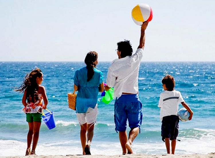 goa beach family