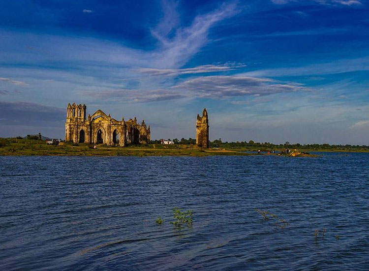 Hemvanti|Manjarabad fort in Sakaleshpur|Bisle View Point|Jenukal Gudda Hill|Sakaleswara Temple|Manjehalli Waterfalls|Hemavathi Reservoir|Ombattu Gudda Hill|Hadlu Waterfal