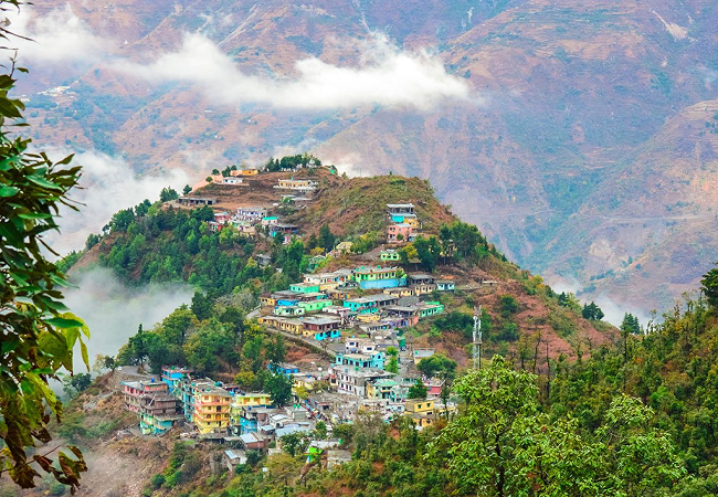 mussoorie in december|Auli Ski Resort is one of the perfect places to visit near Delhi for those looking for adventure|rishikesh in decmber|nainital in December|jim corbett in december|Lansdowne in December||chopta in Decmber