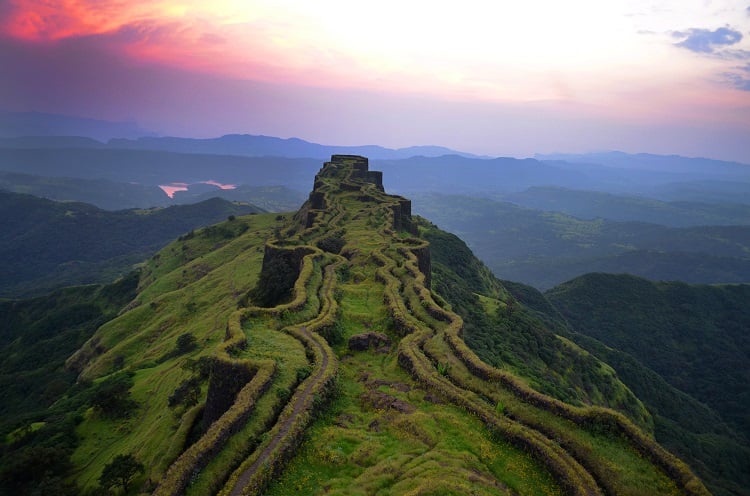 places-to-visit-in-maharashtra-in-may||Malvan-Beach|Malvan-Beach1|Alibaug Beach|Amboli-waterfalls|Mathera-hill-station