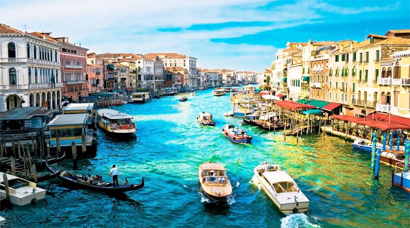 |||||||||||Scenic beauty all around explore the lake of Italy.|||||||||||