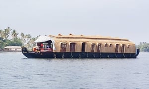 When-to-Visit-Kerala-for-Houseboats-Beaches-or-Ayurveda