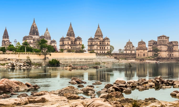 What-to-Carry-for-Temple-Visits-and-Spiritual-Destinations