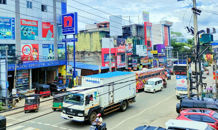 What are the best markets for authentic local shopping