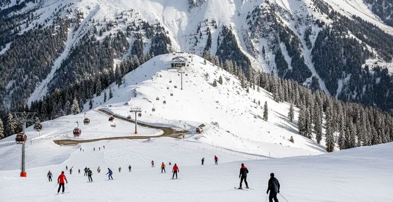 Apharwat Peak viewpoint near Gulmarg