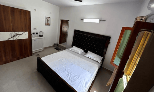 Room at Lamyali Farms