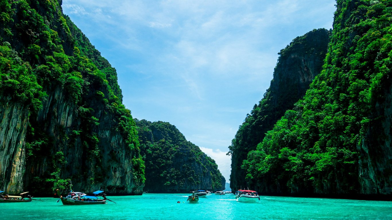Phuket Strand – turquoise water and white sandy beach