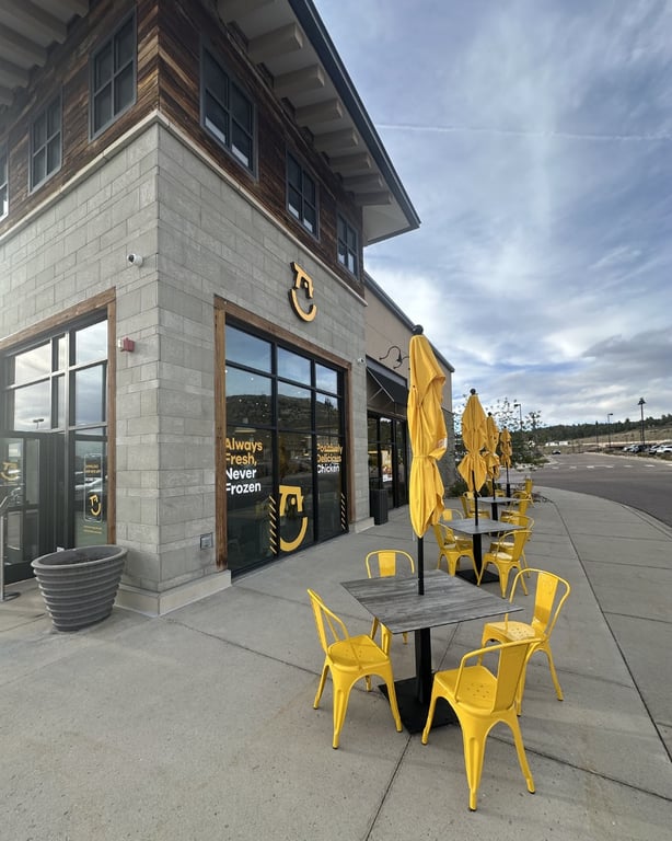 Starbird Chicken patio seating at Promenade at Castle Rock
