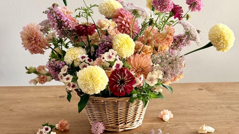 Summer's Last Chapter Flower Arranging at Monk & Mongoose Coffee Co