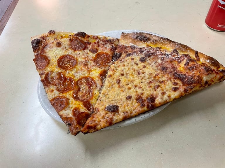 Tonti's Pizzeria atmosphere and seating