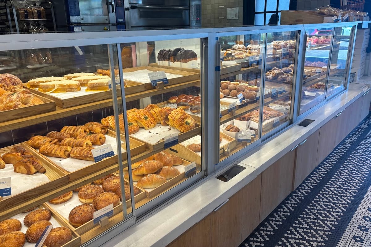 Paris Baguette dining area