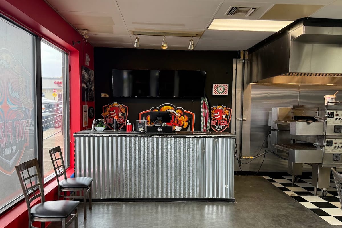 TNT Pizza and Wings dining area