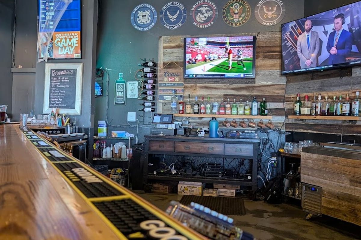 Pines Bar and Grill dining area