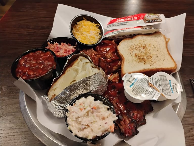 Hickory House atmosphere and seating