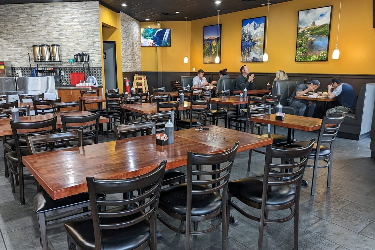 Phở Vy dining area