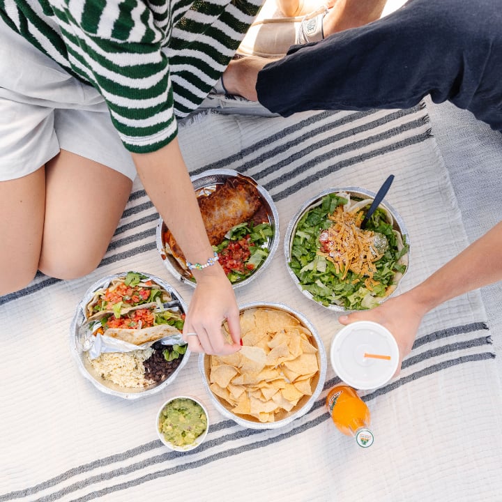 Costa Vida Fresh Mexican Grill atmosphere and seating