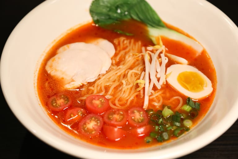 Mugi Ramen and Poke atmosphere and seating