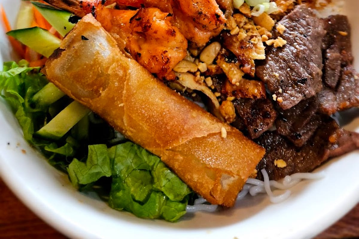 Phở Vy atmosphere and seating