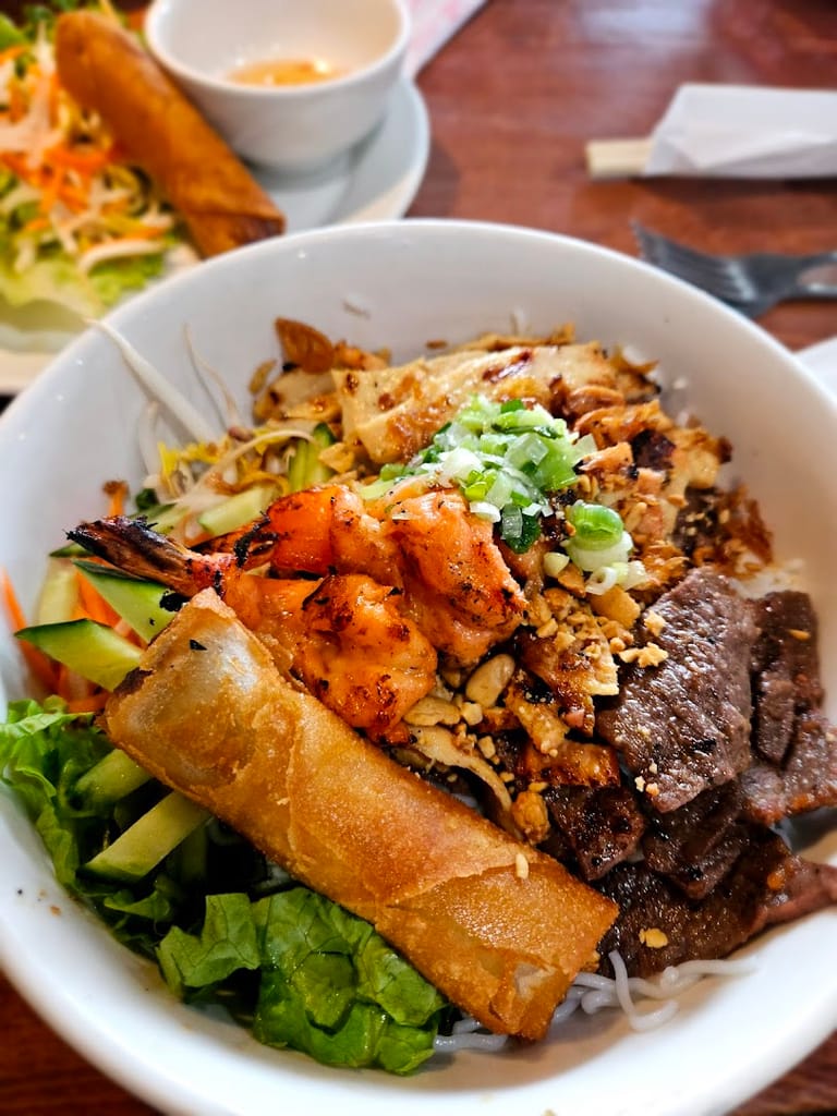 Phở Vy atmosphere and seating