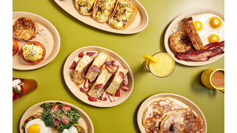 Snooze, an A.M. Eatery atmosphere and seating