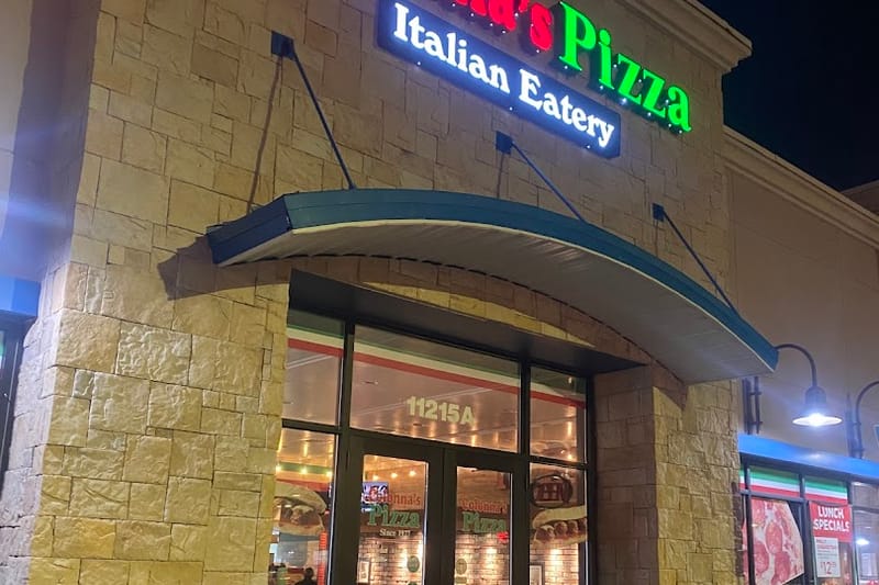 Colonna's Pizza restaurant in Parker, Colorado
