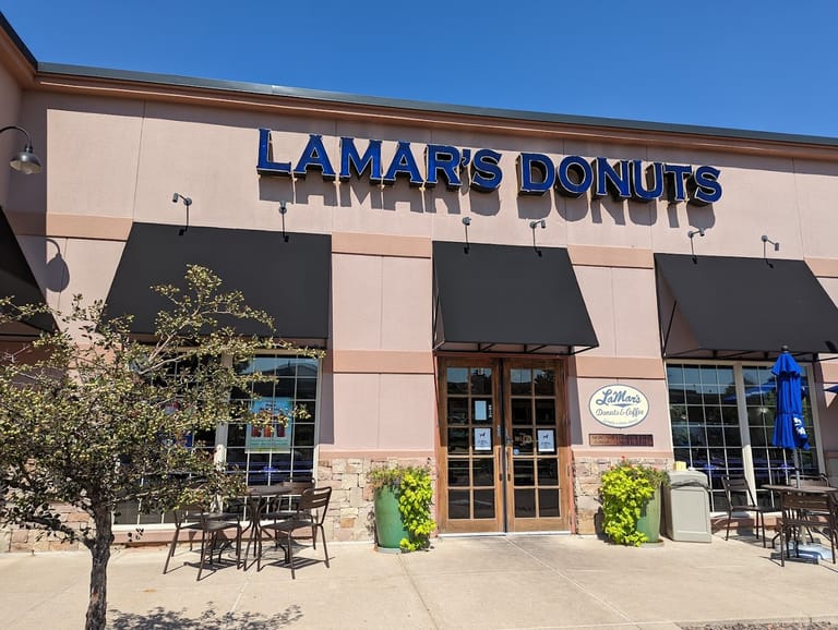 LaMar's Donuts and Coffee exterior entrance