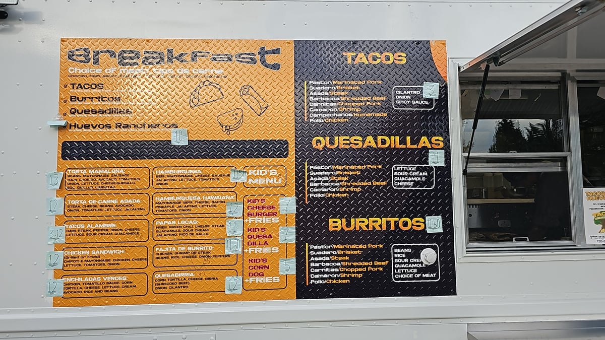 Tacos Los Huevones dining area